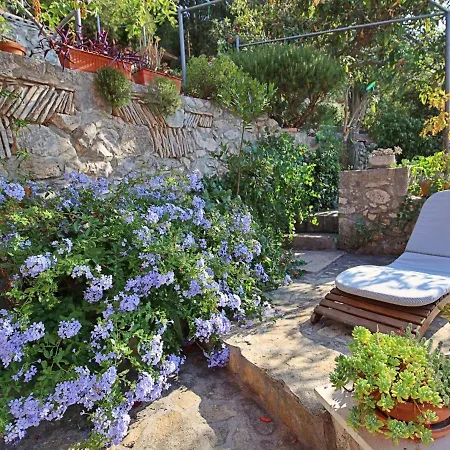 Tatil Evi Mirna By Interhome Ložišće